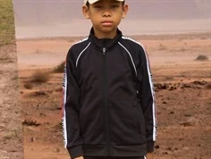 Dreng klædt i sort sweatcardigan med høj krave og lynlås fra Name It 13242669 black